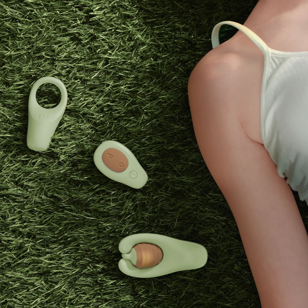 osuga newyogo couple sex toy kit with wearable panty vibrator and cock ring and remote controlled for couple play